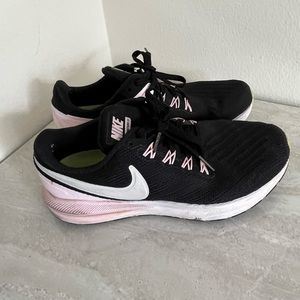 Nike Zoom Structure 22